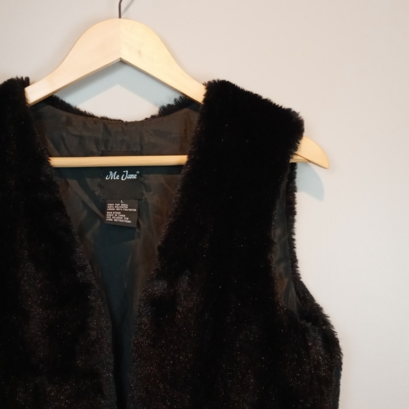 Me Jane // Black Fuzzy Vest - Picture 3 of 3
